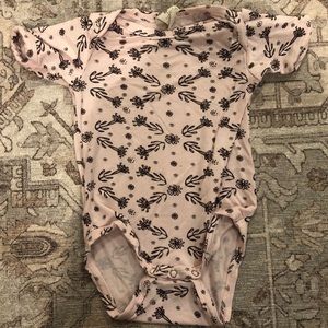 Kate Quinn onesie size 0-3